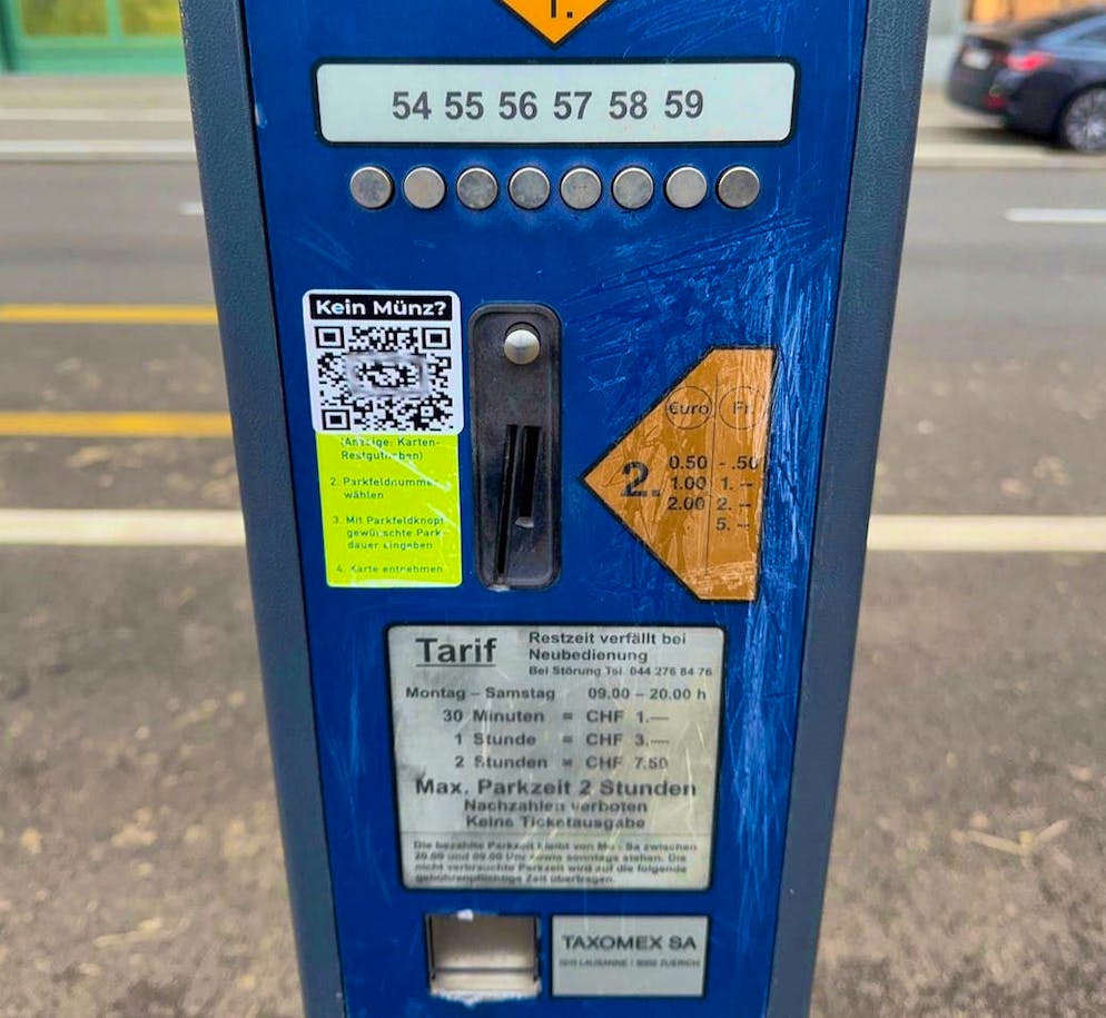 Several fake QR codes have already been stuck to parking meters in the city of Zurich.