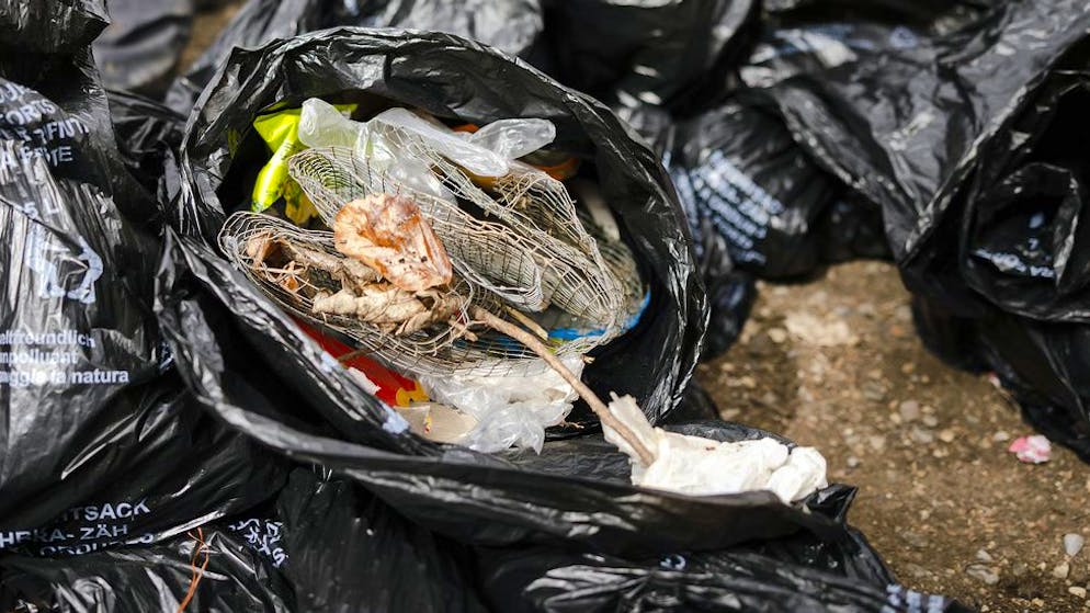 Gefüllte Abfallsäcke: Wer seinen Kehricht nicht ordnungsgemäss entsorgt, zahlt mitunter drauf.