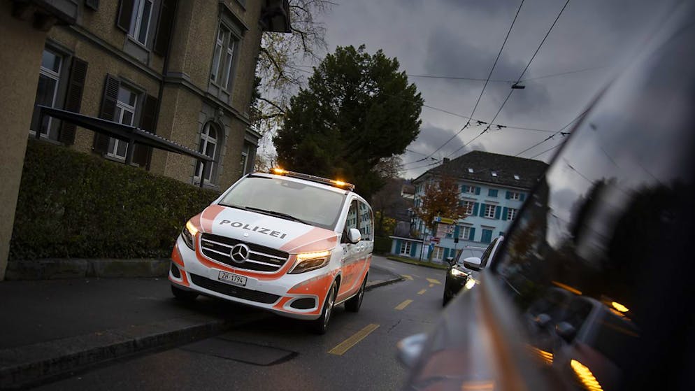 Ein 18-jähriger Schweizer hatte zuhause ein Drogenlager. Die Winterthurer Polizei verhaftete ihn. (Symbolbild)