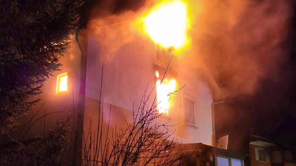 Investigations have revealed that last week's house fire in Nidfurn GL was started by the only resident of the house who was found dead. (archive picture)