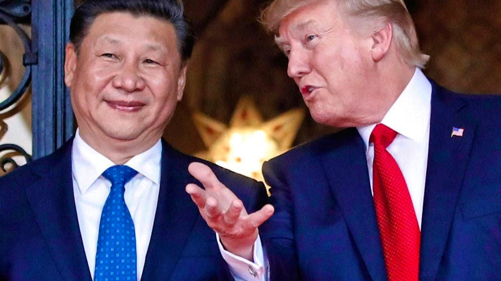 ARCHIVE - Then-US President Donald Trump (r) receives Chinese President Xi Jinping at Trump's Mar-a-Lago estate. Photo: Alex Brandon/AP/dpa