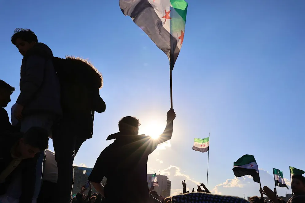 Le chef de Hay'at Tahrir Al-Sham (HTS), Abu Mohammad Al-Jolani, a appelé la population de tout le pays à célébrer «la victoire de la révolution» le 13 décembre, après la prise de Damas et le renversement de Bachar al-Assad le 8 décembre.