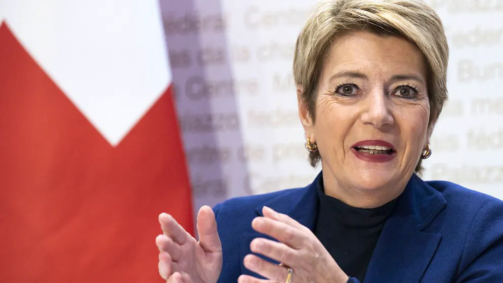 Finanzministerin Karin Keller-Sutter und der Gesamtbundesrat halten nichts von der Initiative der Jungsozialisten, welche Millionenerbschaften besteuern und die daraus resultierenden Einnahmen in den Klimaschutz stecken wollen.