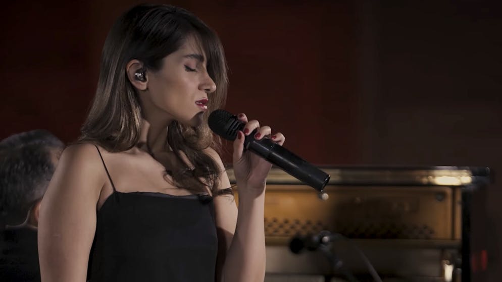 Tabubruch im Iran. Junge Sängerin gibt Konzert ohne Kopftuch – und trotzt den Mullahs