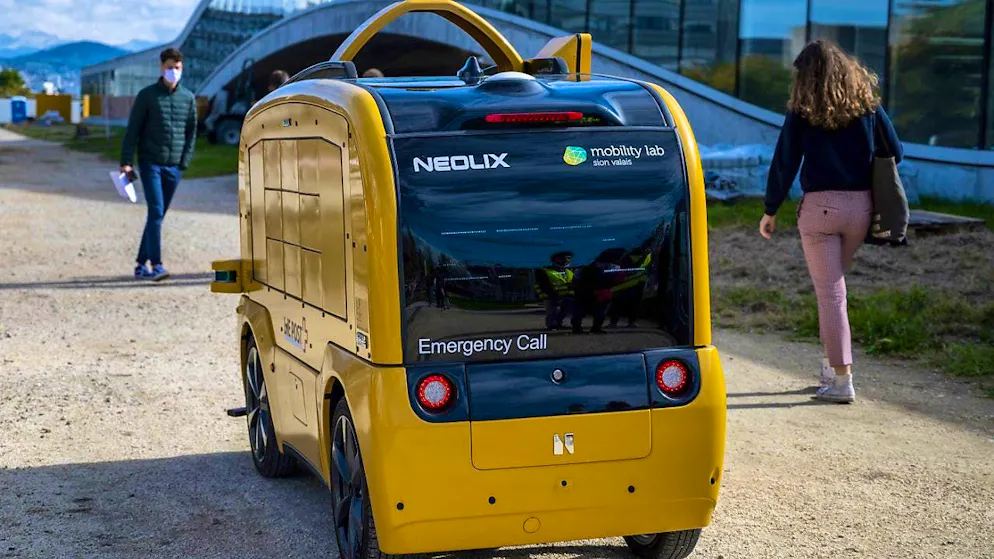 An automated vehicle for delivering food orders from EPF Lausanne. (archive image)