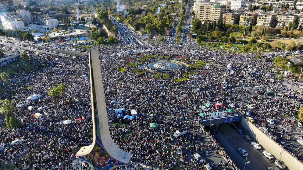 Medio Oriente. La nuova Siria in festa per le strade: «Siamo liberi dalla prigionia» degli Assad