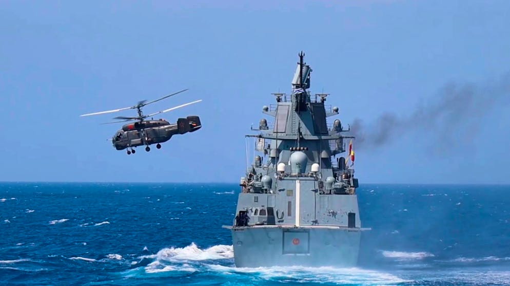 Die russische Fregatte Admiral Grigorowitsch im Mittelmeer vor der Küste von Tartus. 