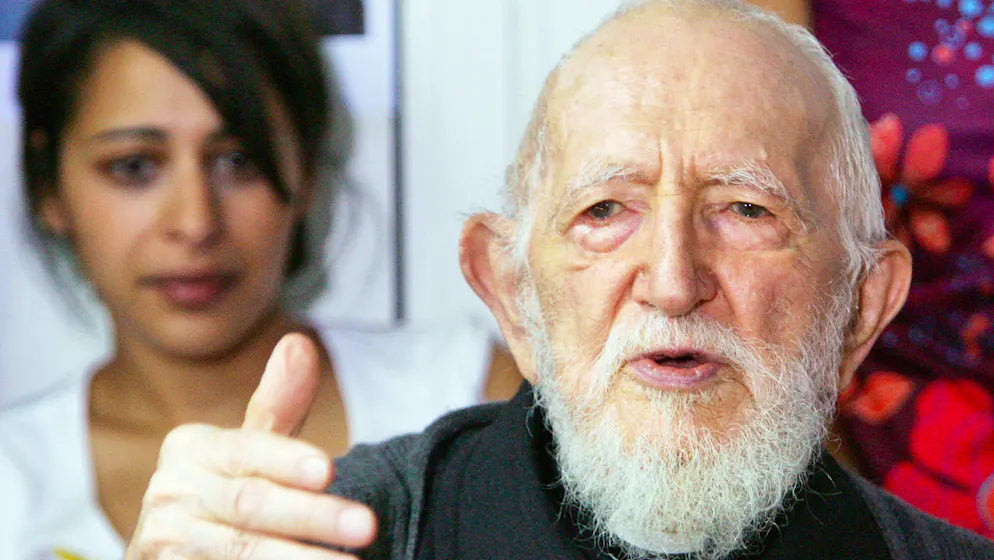 L'Abbé Pierre aurait été victime d'agression sexuelle dans son enfance.