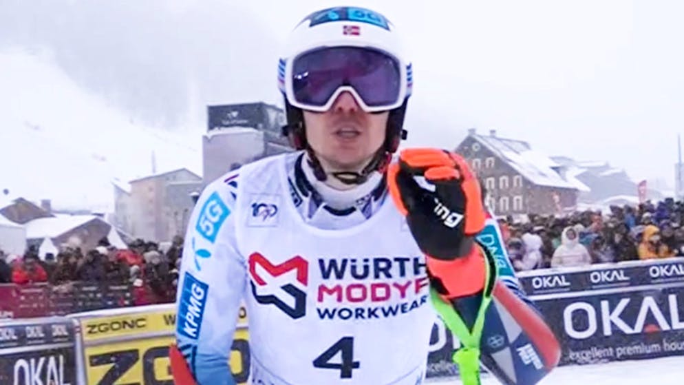 Henrik Kristoffersen macht seinem Ärger nach der Zieleinfahrt Luft.