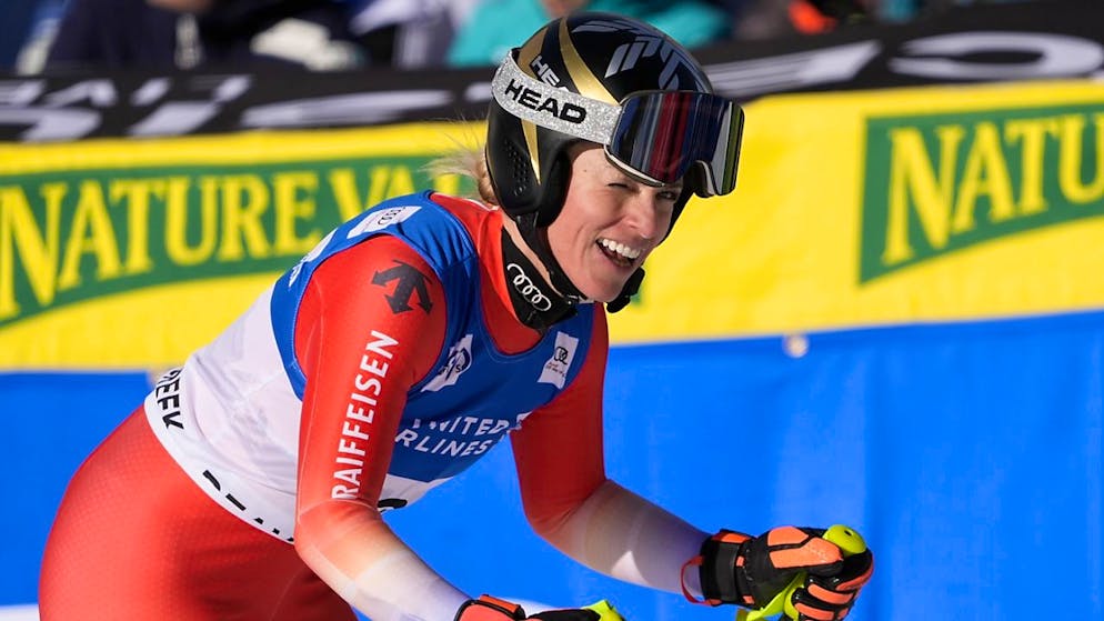 Lara Gut-Behrami freut sich nach ihrer Fahrt über den ersten Podestplatz des Winters