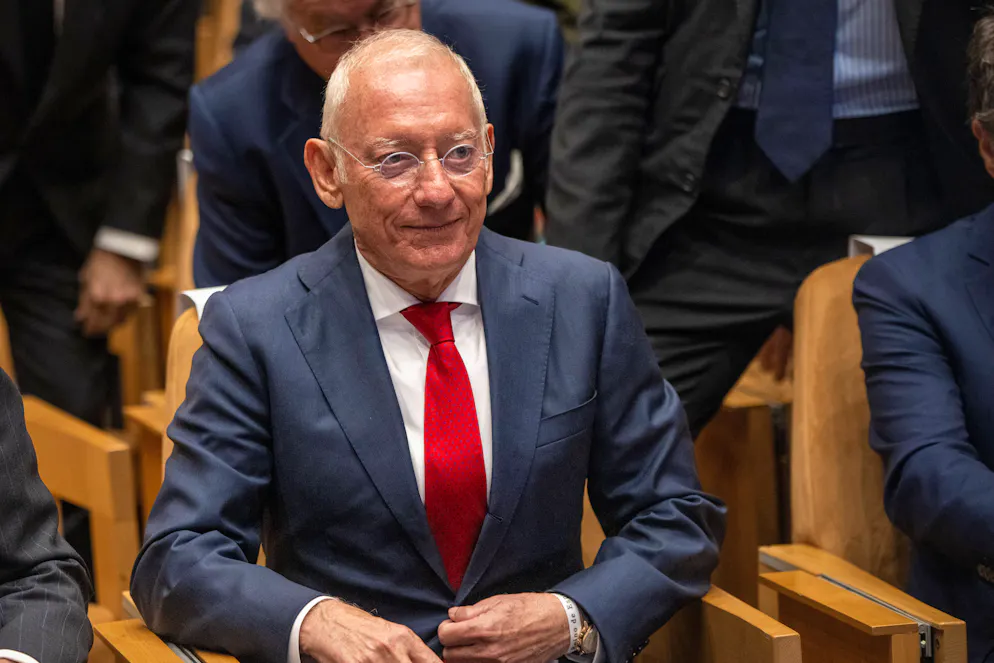 Isak Andic, 71 anni, fondatore e proprietario del noto marchio di moda Mango, è morto oggi in un incidente escursionistico in Catalogna.