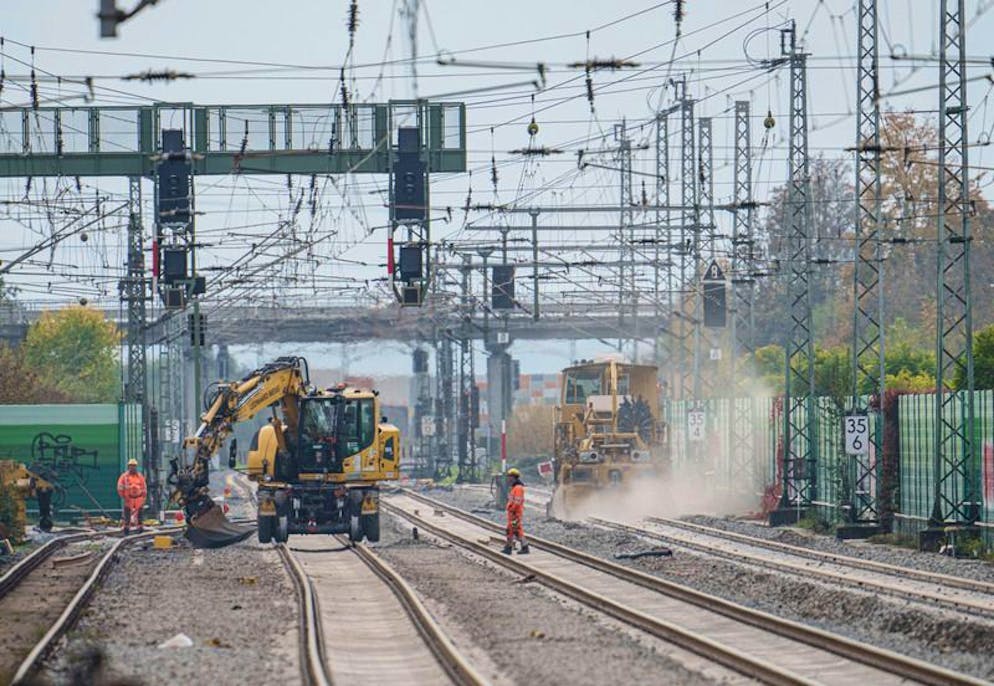 Wissing: Bahn nach erster Trassen-Sanierung zuverlässiger - Gallery. Die Generalsanierung der Riedbahn steht am Anfang eines massiven Sanierungsprogramms der deutschen Schieneninfrastruktur.