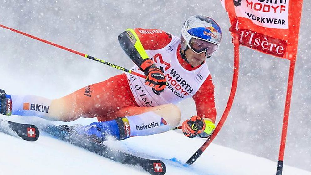 Crazy race in Val d'Isère. Odermatt skis through a snowstorm to victory - Aerni skis from 30th to 4th place