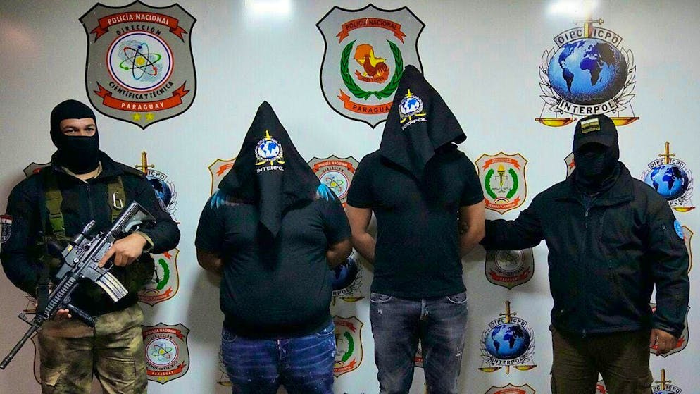 Two suspected Italian mafia members during their arrest in Paraguay in summer 2023.
