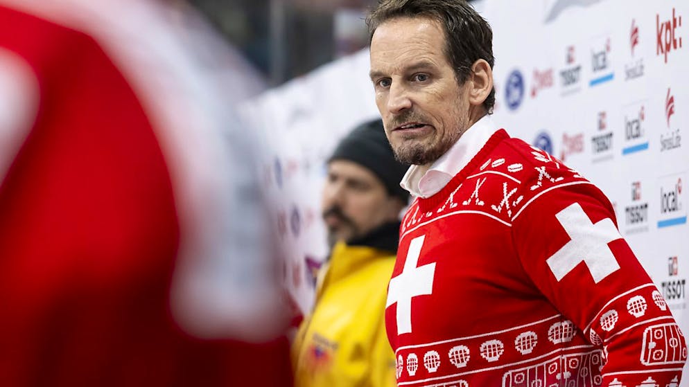 Trainer Patrick Fischer sieht, wie sein Team gegen Tschechien verliert