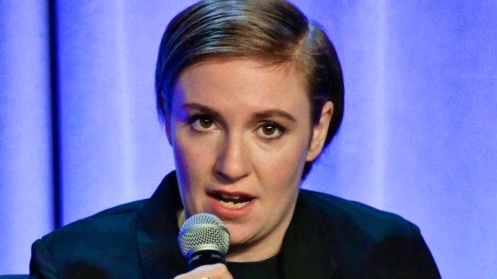 Ecco diverse star che convivono con malattie croniche. Tutto il suo corpo si è ribellato: l'attrice Lena Dunham (38 anni) si è fatta asportare la cervice e l'intero utero perché soffriva di dolori infernali a causa dell'endometriosi.
