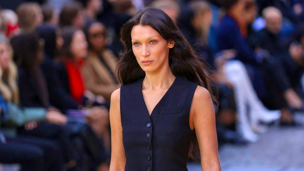 Ecco diverse star che convivono con malattie croniche. La modella Bella Hadid (28 anni) è affetta dalla malattia di Lyme, che ha contratto da bambina. All'epoca ha avuto grossi problemi di salute a causa di questa malattia.