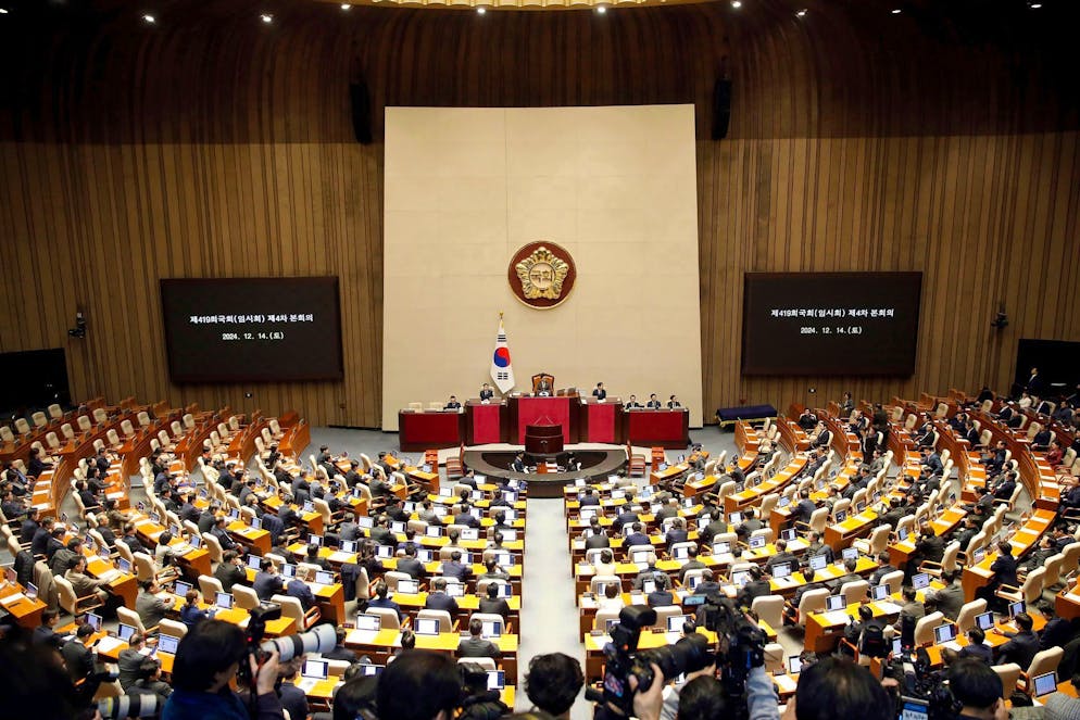 Südkorea: Amtsenthebungsverfahren gegen Präsident Yoon - Gallery. Südkoreanische Gesetzgeber nehmen an der Plenarsitzung zur Abstimmung über die Amtsenthebung von Präsident Yoon Suk Yeol in der Nationalversammlung teil. Ein zweiter Amtsenthebungsantrag gegen Yoon hat die benötigte Zweidrittelmehrheit in der Nationalversammlung erreicht. 