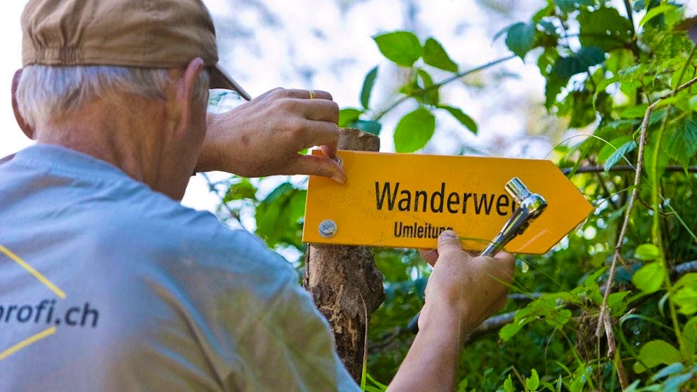 The signposts on hiking trails have been in the same colors for 90 years. (archive picture)