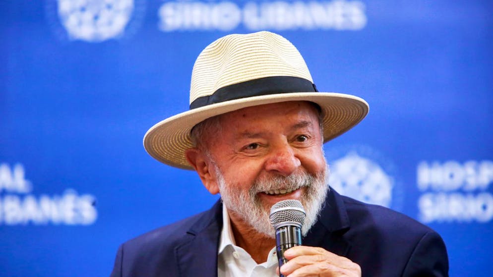 Brasiliens Pr‰sident Luiz In·cio Lula da Silva spricht w‰hrend einer Pressekonferenz nach seiner Operation im Krankenhaus SÌrio-LibanÍs. Foto: Paulo Pinto/Agencia Brazil/dpa - ACHTUNG: Nur zur redaktionellen Verwendung und nur mit vollst‰ndiger Nennung des vorstehenden Credits