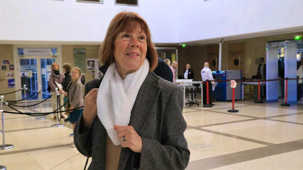 The trial surrounding the rapes of Gisèle Pelicot is going around the world. And yet Pelicot stands there and reveals everything. Here in a courthouse in France.