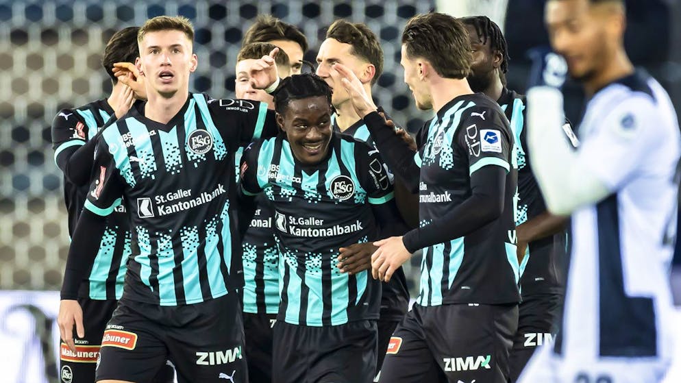 6th league game in a row without a win. FC Zurich lose against St.Gallen - Mambimbi and Akolo score