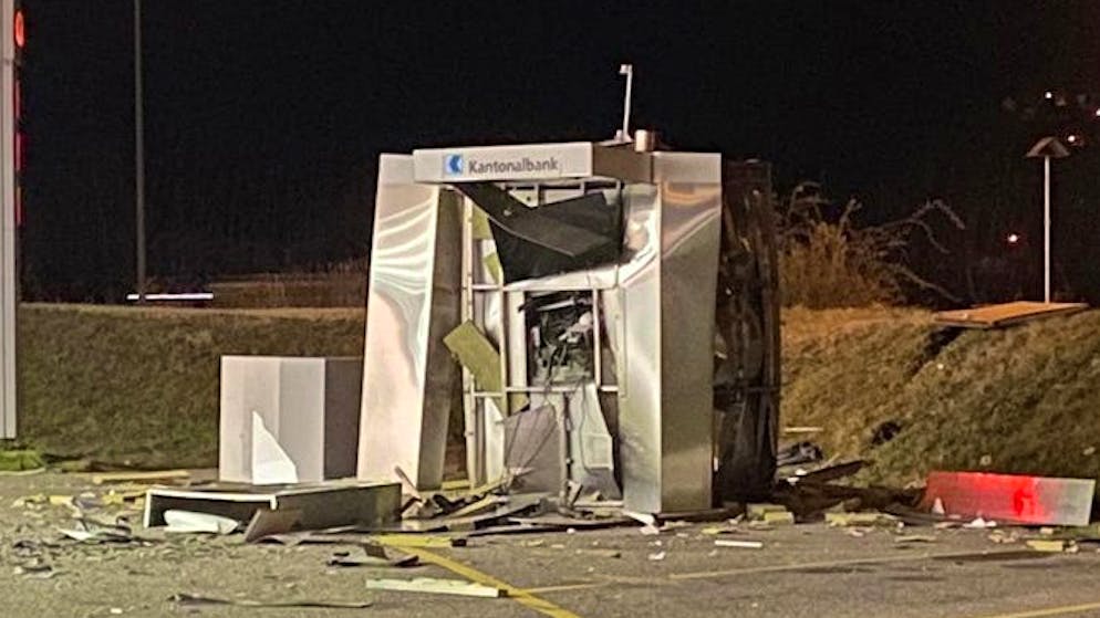 Un bancomat distrutto (immagine d'archivio).