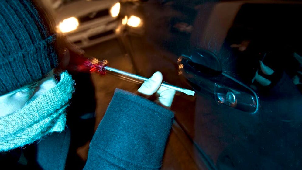 Die Kantonspolizei Bern hat am Samstag vier mutmassliche Autodiebe festgenommen. (Symbolbild)