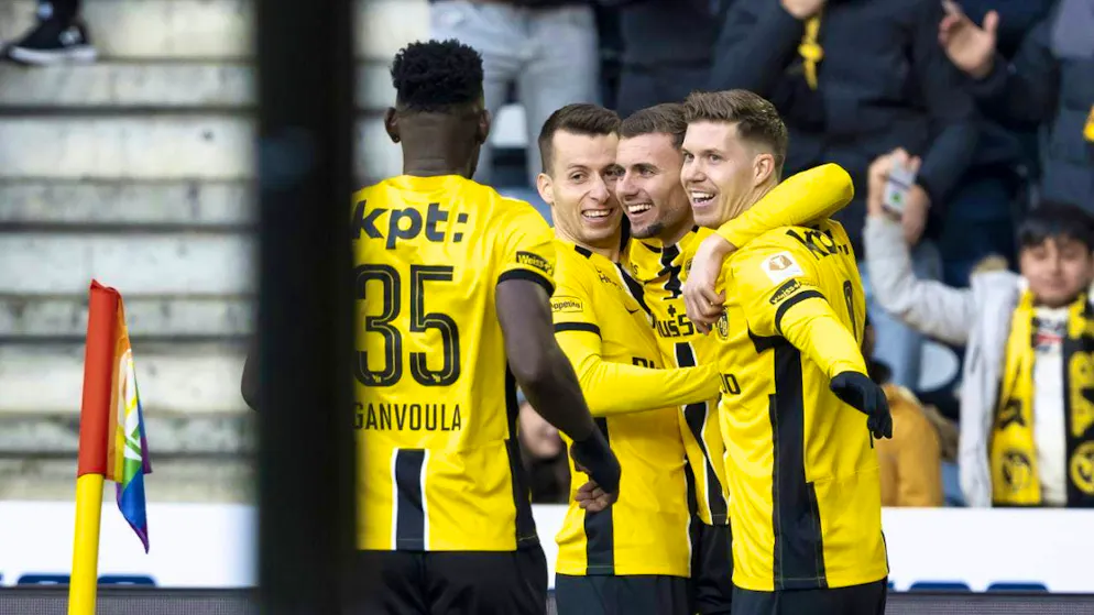 Darian Males, between Cedric Itten and Sandro Lauper, was the match-winner for Bern