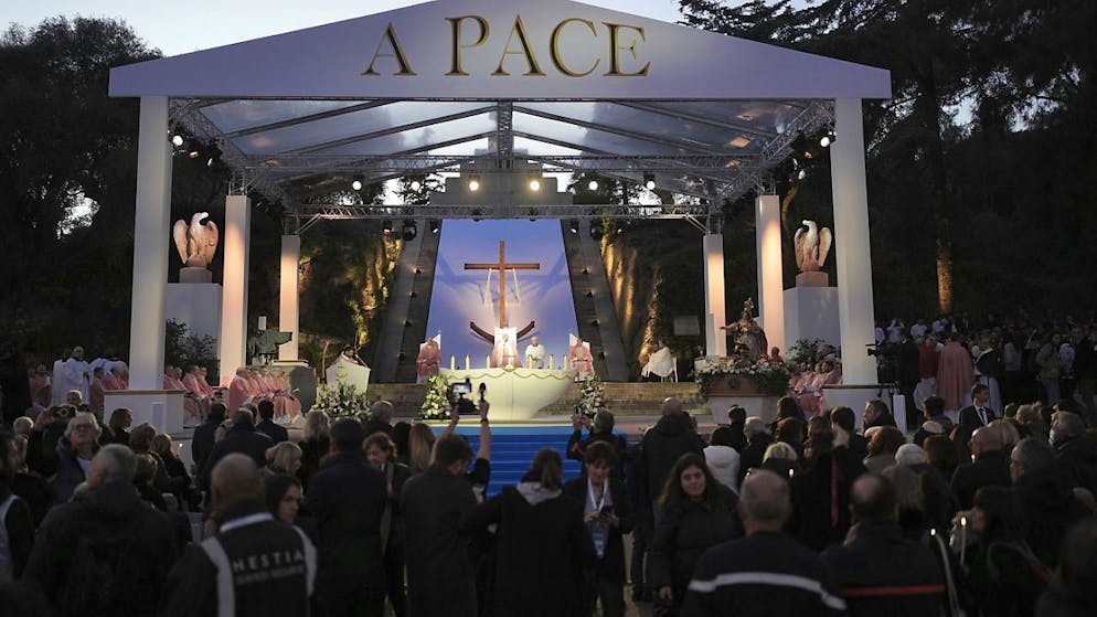 Un'immagine della messa di Papa Francesco in Corsica