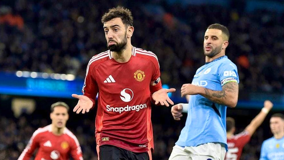 Bruno Fernandes and Manchester United win the derby against City 2:1.