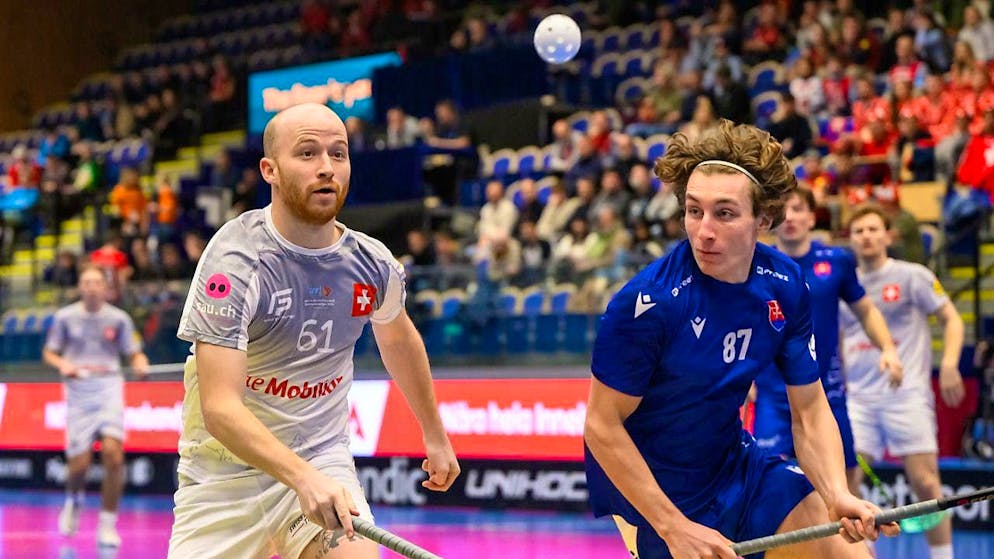 Jan Zaugg (left), here in a duel with Slovakia's Samuel Virga, leads Switzerland from 2:3 to 4:3 to 5th place with his double