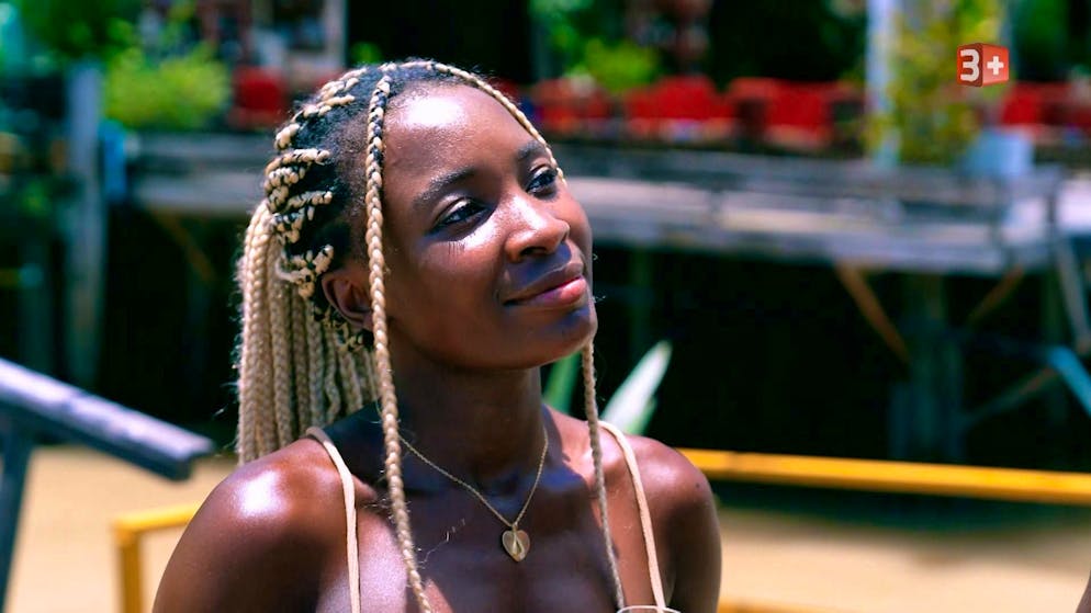 Amina makes it to the final show. But will her smile be enough to convince Bachelor Dennis of her love?