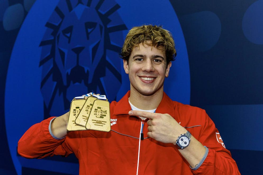 I momenti più emozionanti dello sport svizzero nel 2024. Noè Ponti ha vissuto un finale di 2024 folgorante. Ai Mondiali in vasca corta di Budapest il nuotatore ticinese ha messo al collo tre medaglie d'oro, con tanto di record mondiale nei 100 e 50 metri delfino.