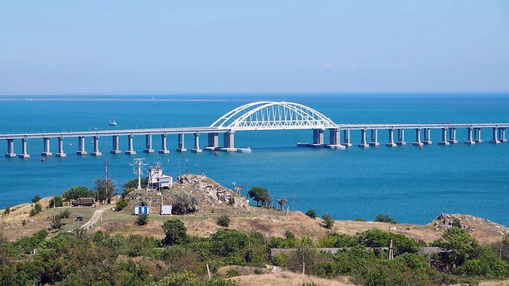 ARCHIV - Die Krim-Brücke erstreckt sich zwischen Kertsch auf der Krim-Halbinsel und dem russischen Festland. Foto: Ulf Mauder/dpa