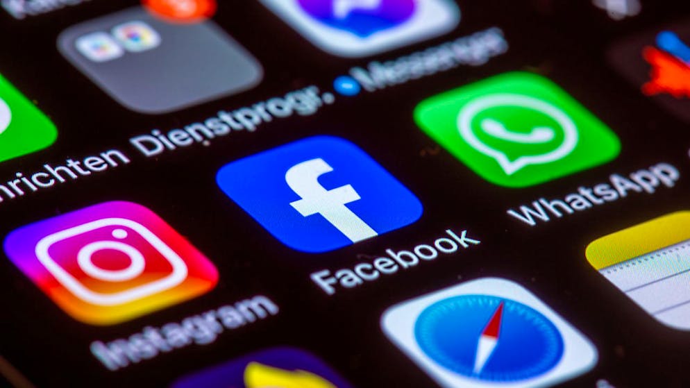 Vier mutmassliche Einbrecher hatten es in einem Burgdorfer Elektronikwarengeschäft auf Smartphones und Smartwatches abgesehen. (Symbolbild)