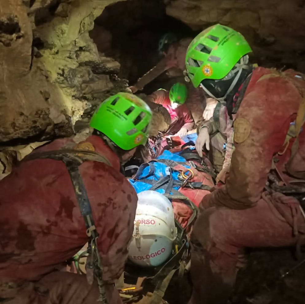 Die Rettungskräfte gehen bei der Bergung der verunfallten Höhlenforscherin von mehreren Tagen aus.