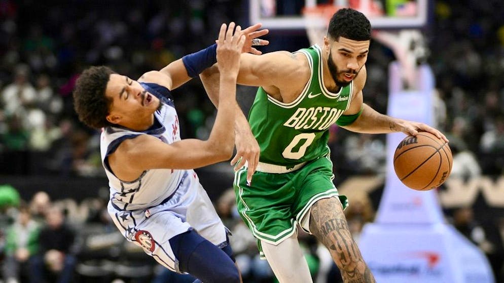 Jayson Tatum déborde Jordan Poole pour une septième victoire de rang de Boston face à Washington.