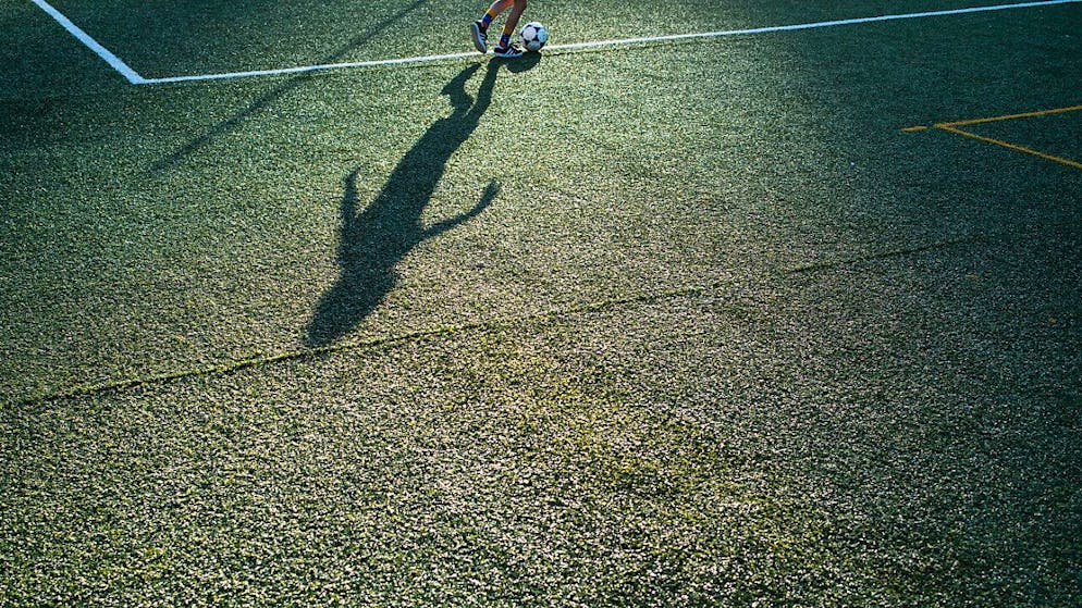 Die neuen Kunstrasenplätze im Aargau sollen vor allem den Junioren sowie dem Mädchen- und Frauenfussball zugute kommen. (Archivbild)