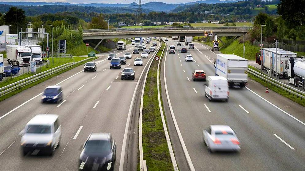 Dal prossimo anno cambieranno molte cose sulle strade svizzere. Ecco cosa c'è da sapere. (immagine d'archivio)