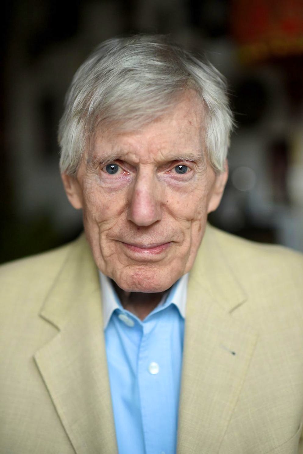 Von diesen Stars mussten wir uns 2024 verabschieden. <strong>15.03. Henry Valentino (95):</strong> Unter diesem Namen wurde der Sänger, mit bürgerlichem Namen Hans Blum, als Kunstfigur mit Hut, breitem aufgeklebten Schnauzer und verstellter Reibeisenstimme bekannt.