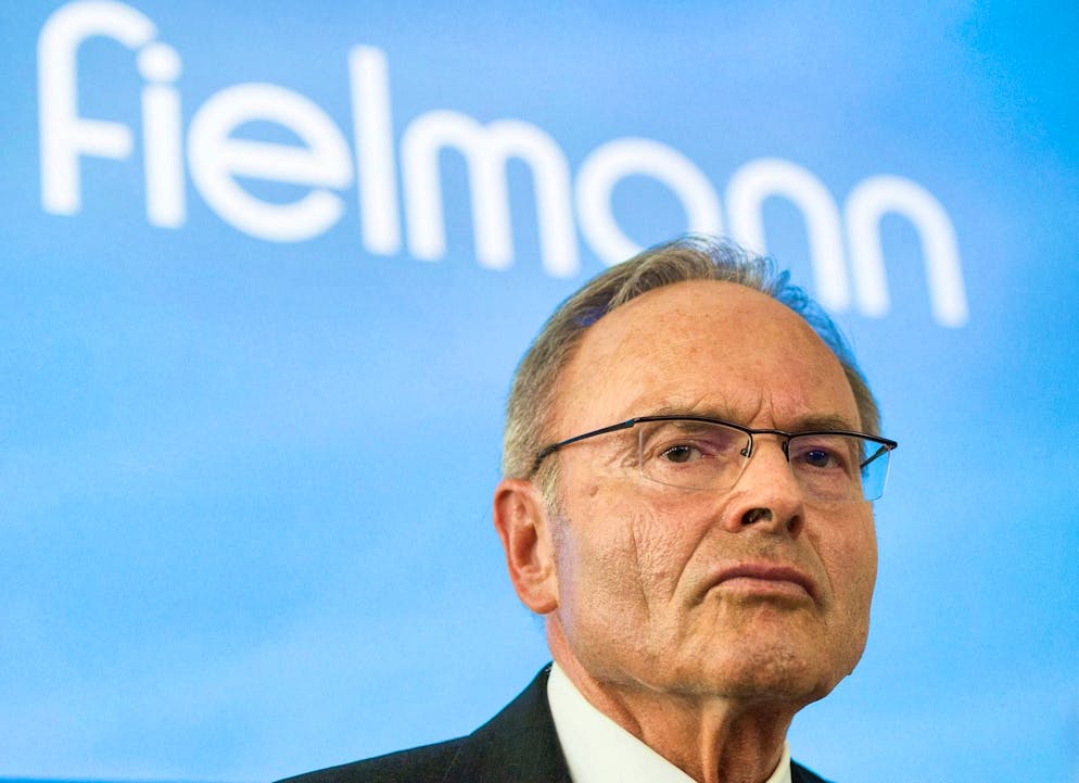 We had to say goodbye to these stars in 2024. <strong>03.01. Günther Fielmann (84):</strong> The German entrepreneur founded the largest optician chain, which today has more than 1,000 branches and around 23,000 employees.