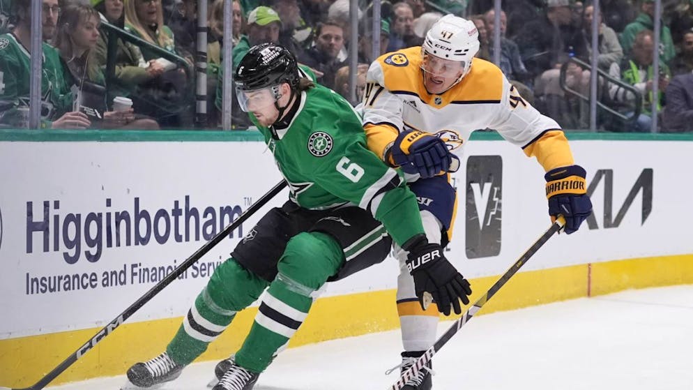 Lian Bichsel (Nummer 6) setzt sich in der NHL auf Anhieb durch