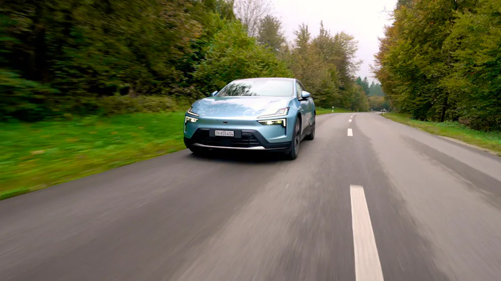 Der Polestar 4 hat mehr Leistung und kostet weniger als der Porsche Macan.
