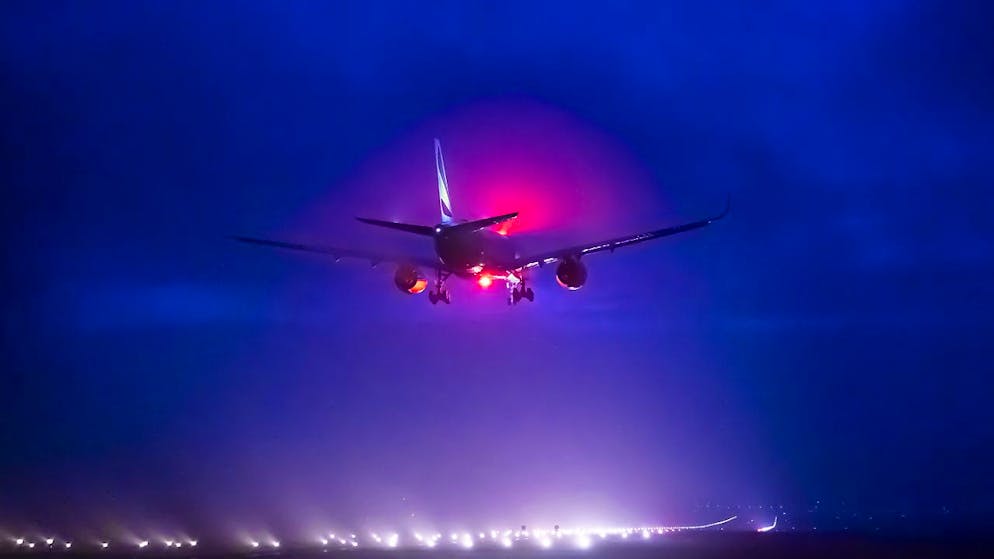 Der Verein "Pro Flughafen" fordert, dass die Flughafen-Nachtuhe-Initiative für ungültig erklärt wird. Sie verstösst gemäss einem Rechtsgutachten gegen Bundesrecht. (Symbolbild)