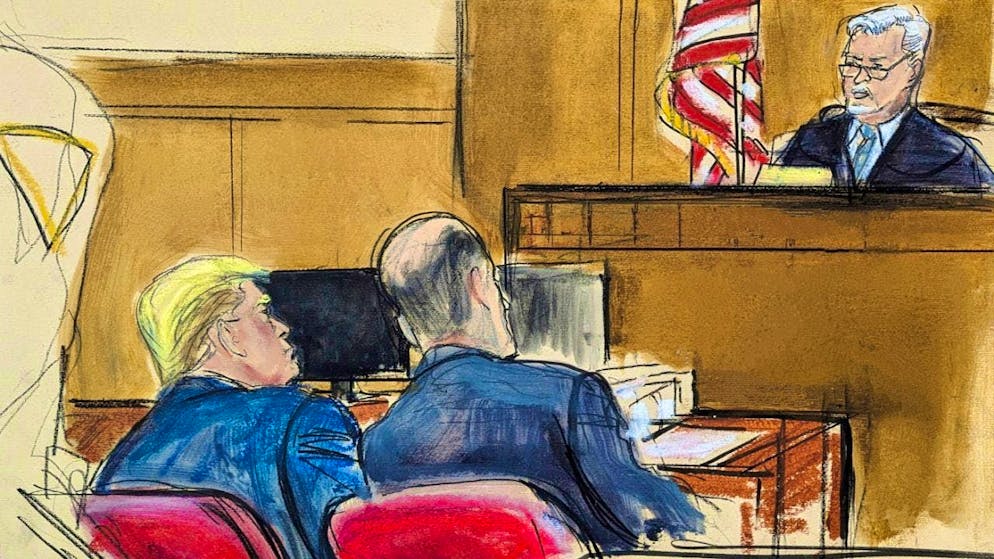 ILLUSTRATION - Judge Juan Merchan (top) speaks with Donald Trump (l), former US president, about his contempt ruling in Manhattan Criminal Court. Photo: Elizabeth Williams/AP/dpa