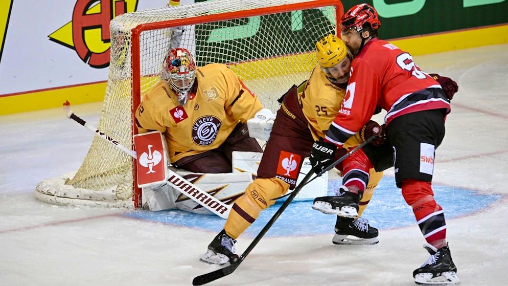 Un grand Antti Raanta à Bremerhaven.