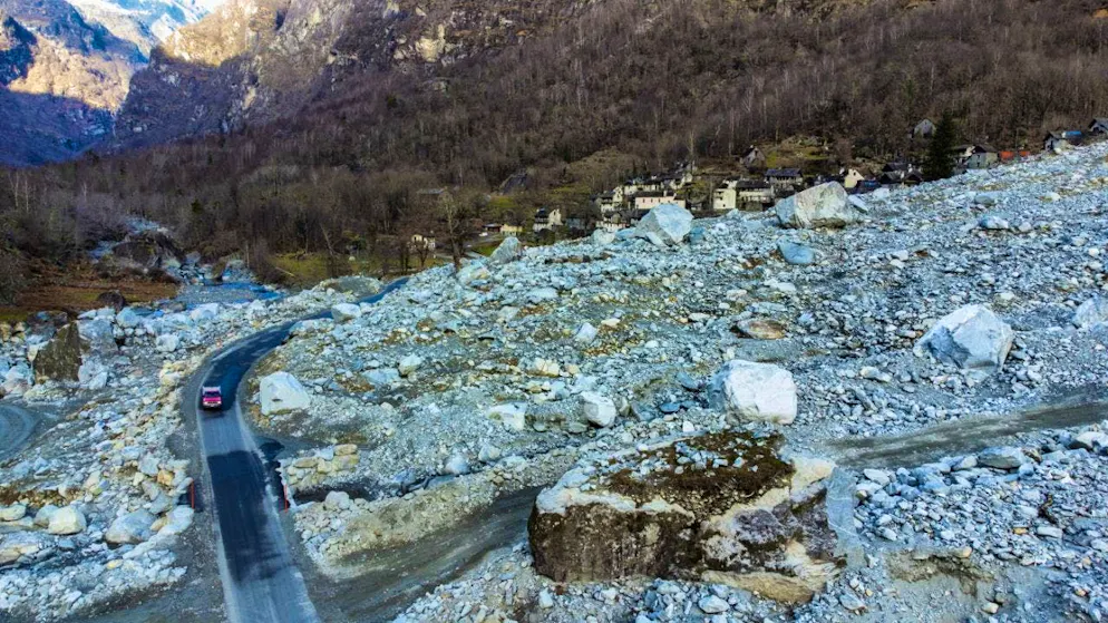 There are still uninhabitable houses in the Maggia Valley - Gallery. The road to the Bavona Valley, which was badly damaged by the storm, will not be open to the public until next spring.
