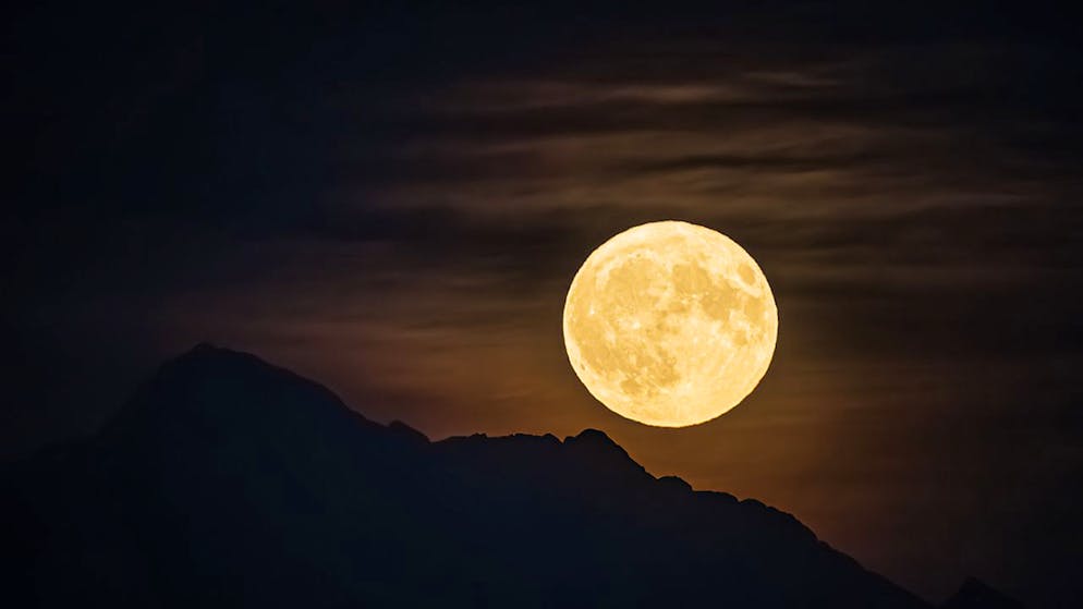 Der Mond hat einer neuen Studie 0 bis 180 Millionen Jahre mehr auf dem Buckel als bisher angenommen. (Archivbild)