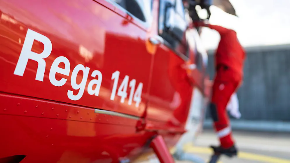 Bei der Nothilfe nach dem Unfall kam ein Rettungshelikopter der Rega zum Einsatz. (Symbolbild)